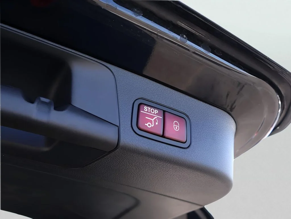 New 2026 Cosmos Black Metallic Mercedes-Benz GLB 250 image 11