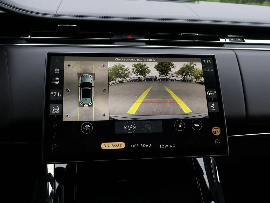 New 2026 Santorini Black Metallic Land Rover Dynamic SE image 23