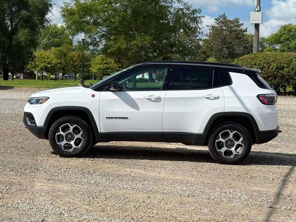 Used 2022 White Jeep Trailhawk image 9