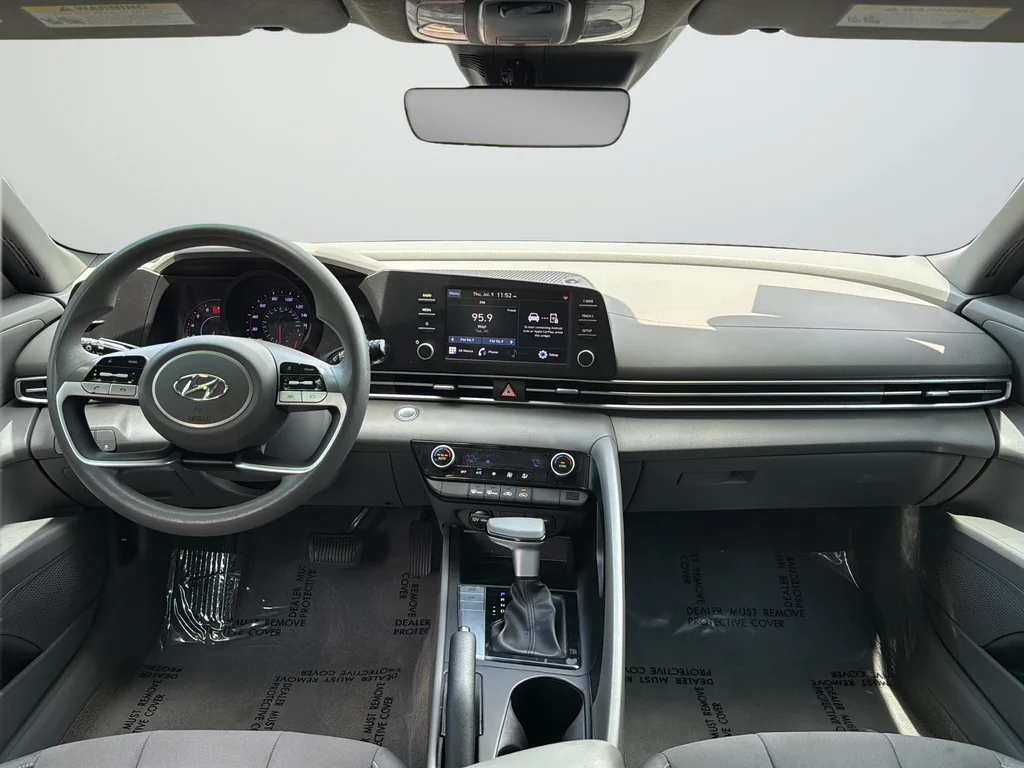 Used 2023 Silver Hyundai SEL image 9