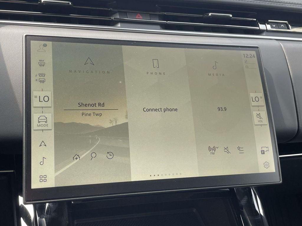 New 2026 Fuji White Land Rover Dynamic SE image 22