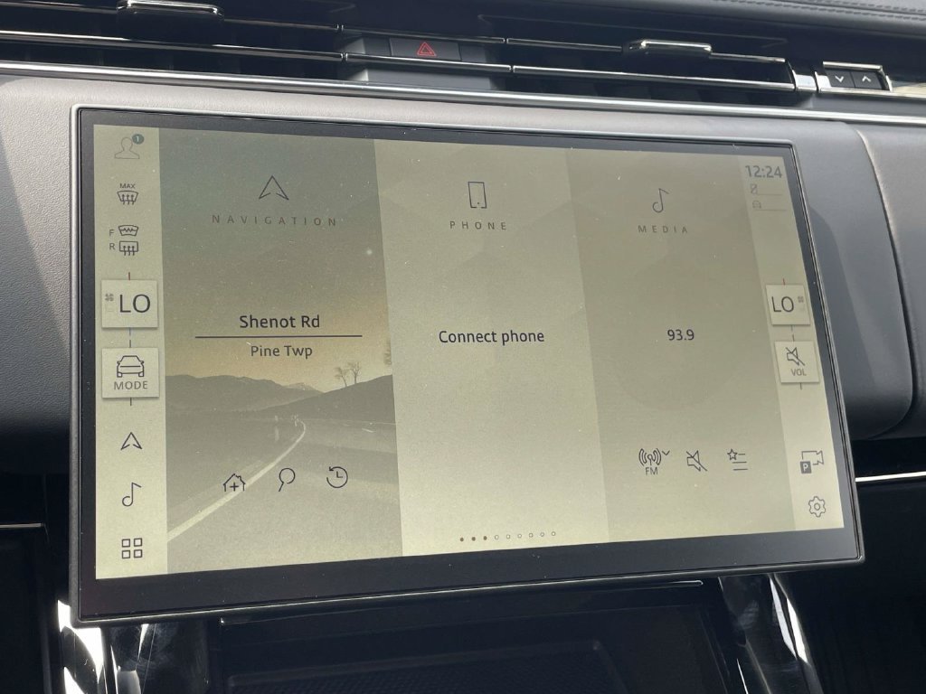 New 2026 Fuji White Land Rover Dynamic SE image 22