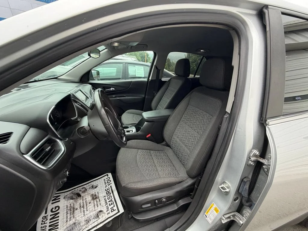 Used 2022 Silver Ice Metallic Chevrolet LT image 9