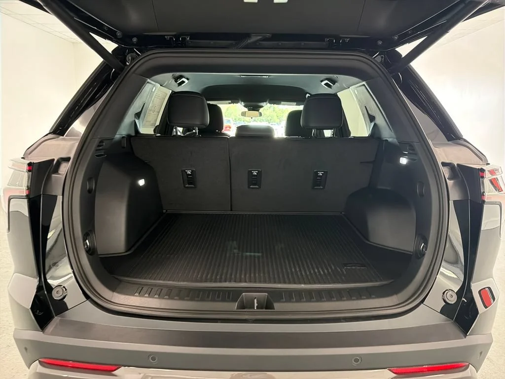 New 2027 Mosaic Black Metallic Chevrolet ACTIV image 8