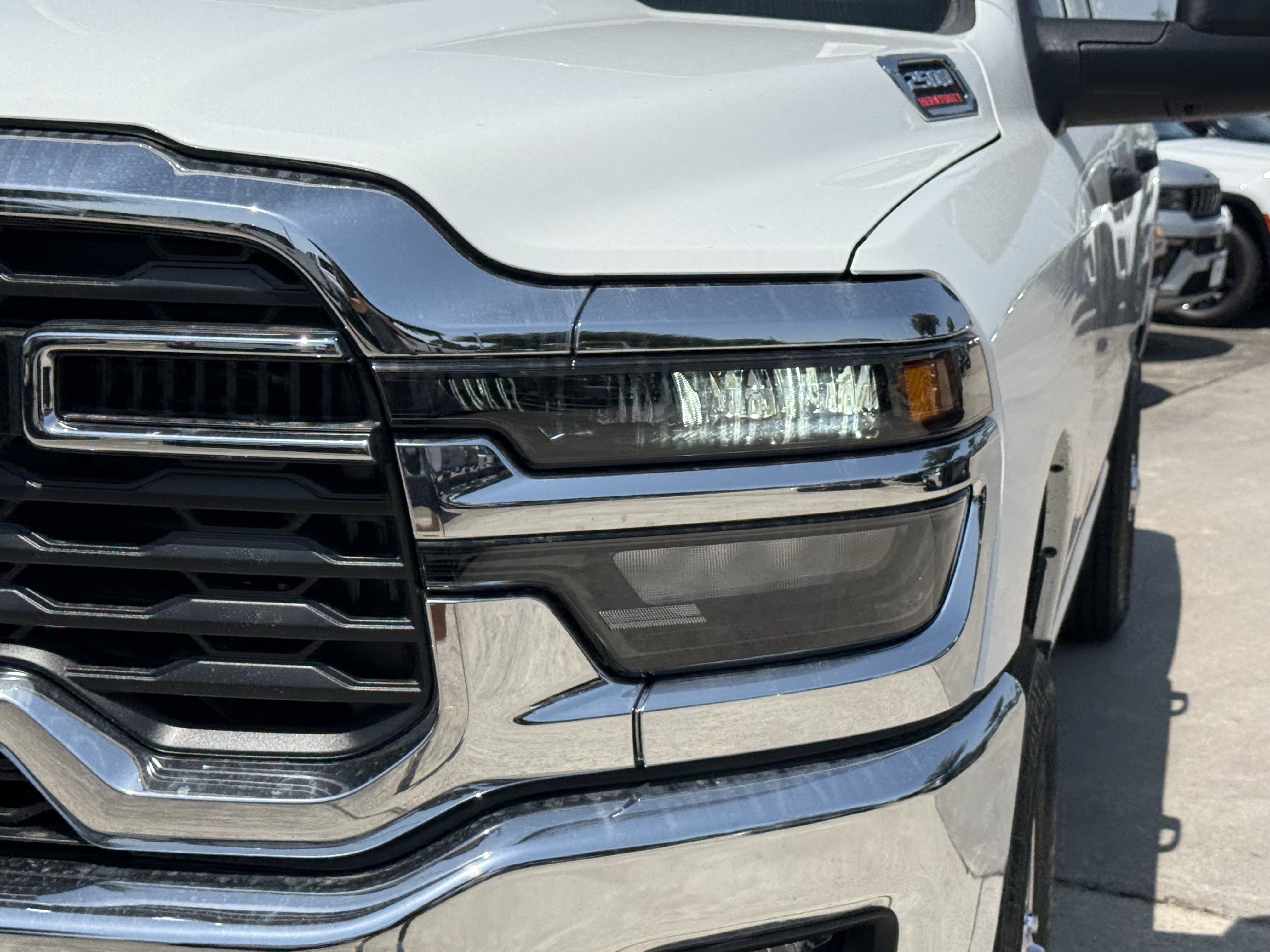 New 2026 Bright White Clear-Coat Exterior Paint RAM Tradesman image 7