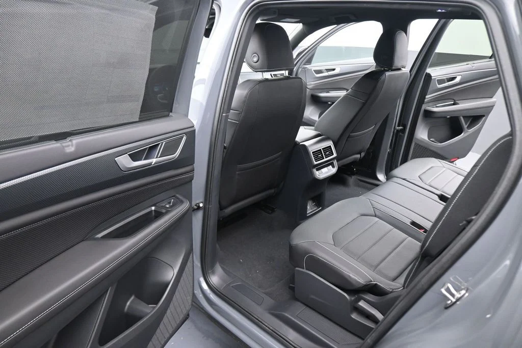 New 2026  Volkswagen 2.0T SEL R-Line Black image 40