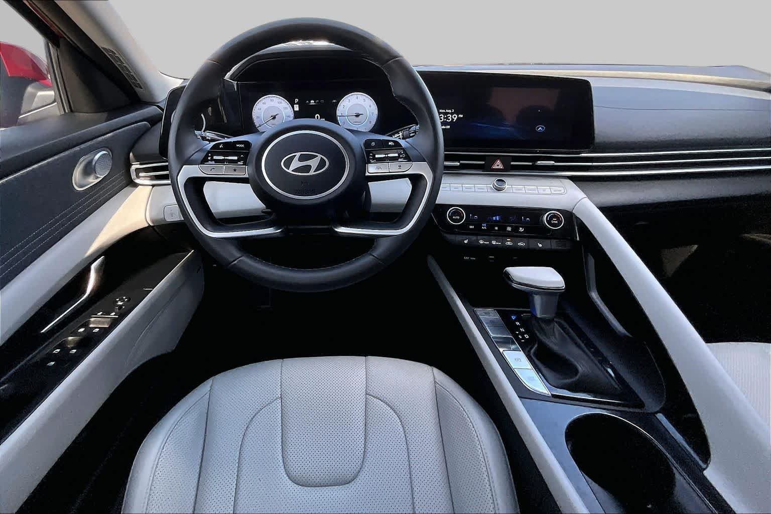 2025 Hyundai Elantra Limited - Photo 6