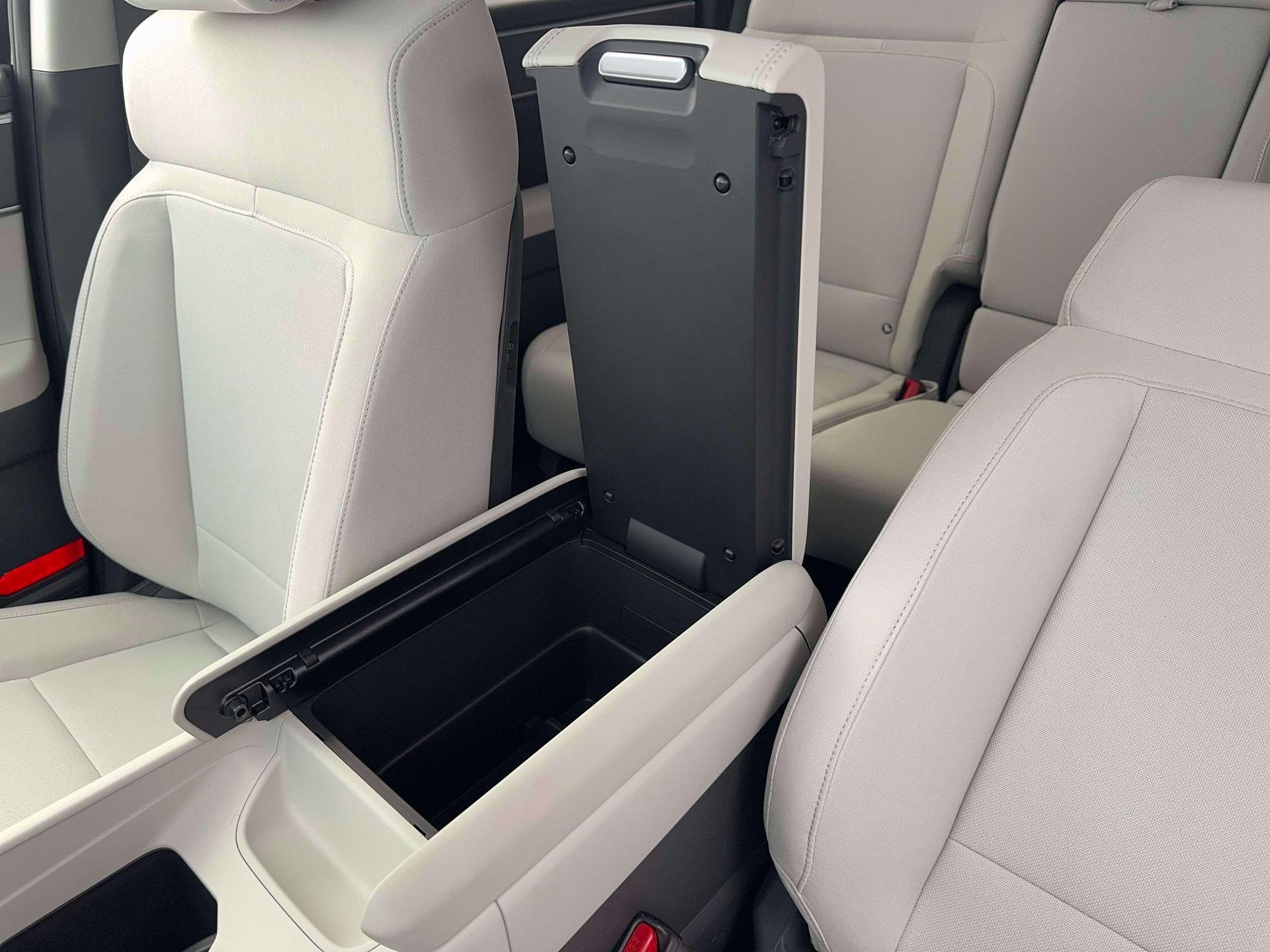 New 2026 Phantom Black Hyundai SE image 18