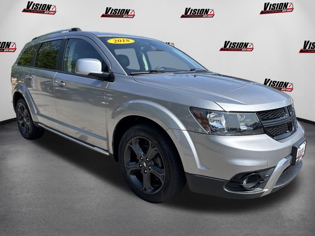 Used 2018 Silver Dodge Crossroad image 3