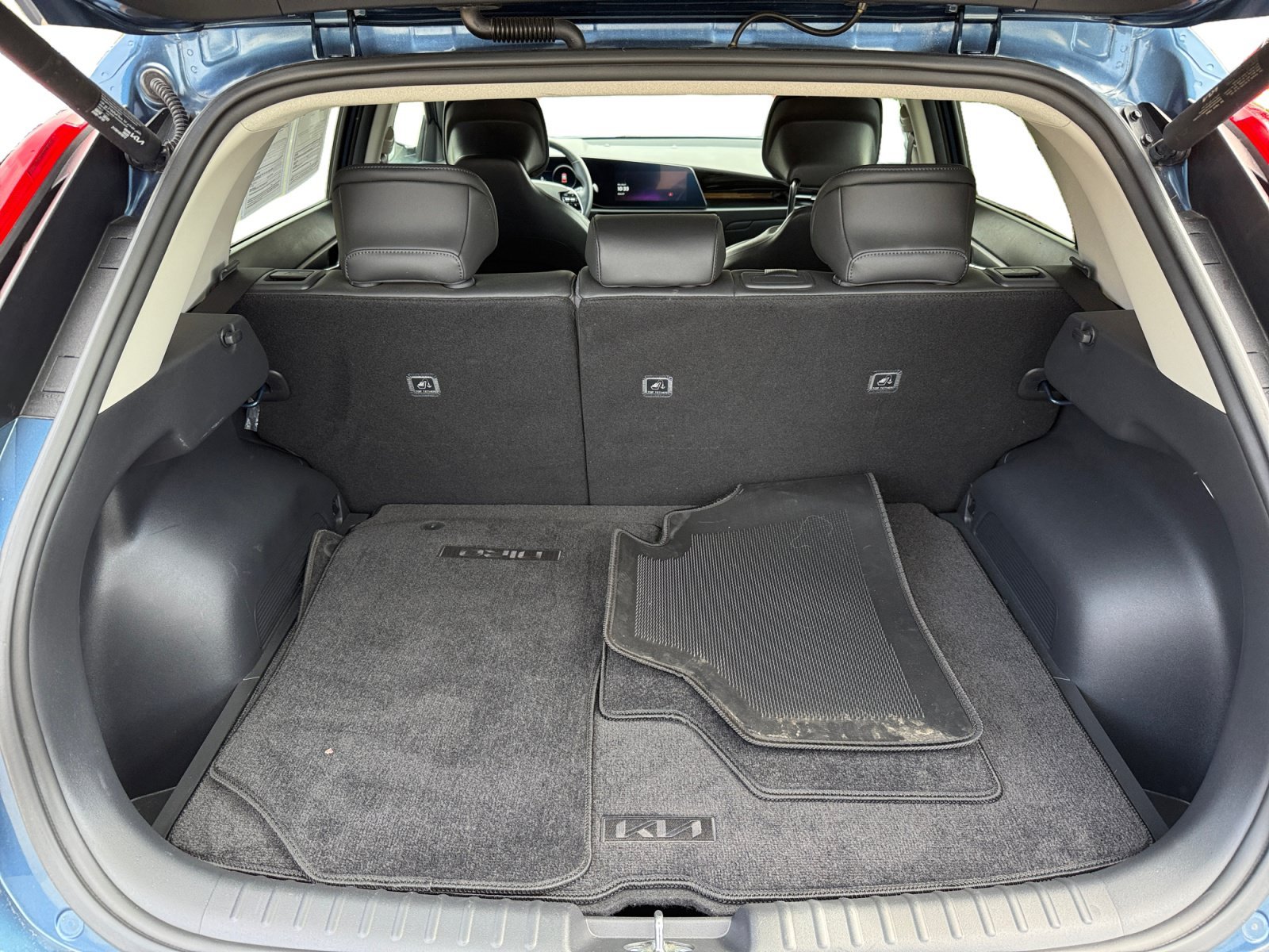 Certified Used 2023 Mineral Blue Kia Wave image 17