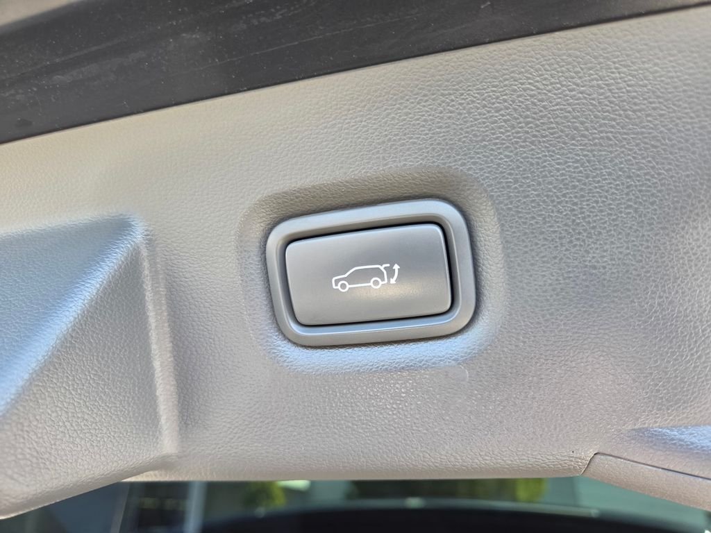 Used 2024 Black Hyundai SEL image 16
