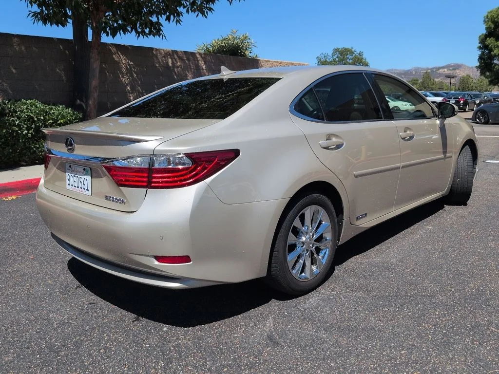Used 2014 Beige Lexus 300h image 7