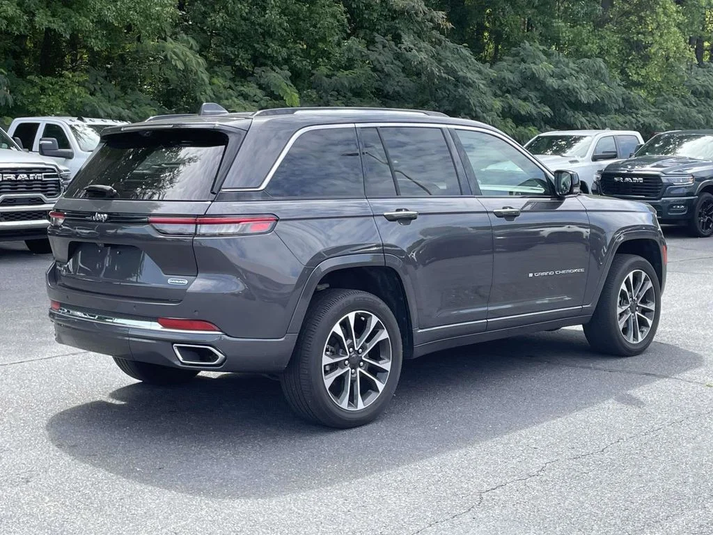 Certified Used 2022 Gray Jeep Overland image 8