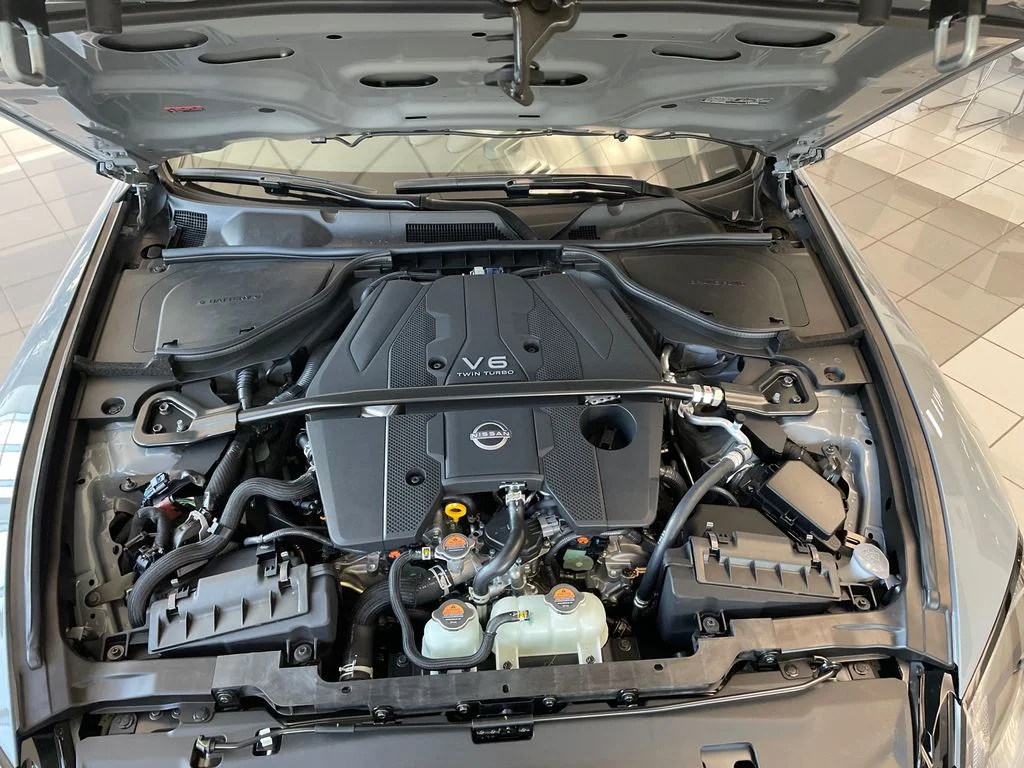 New 2026 Boulder Gray Pearl / Super Black Two-tone Nissan Performance image 29