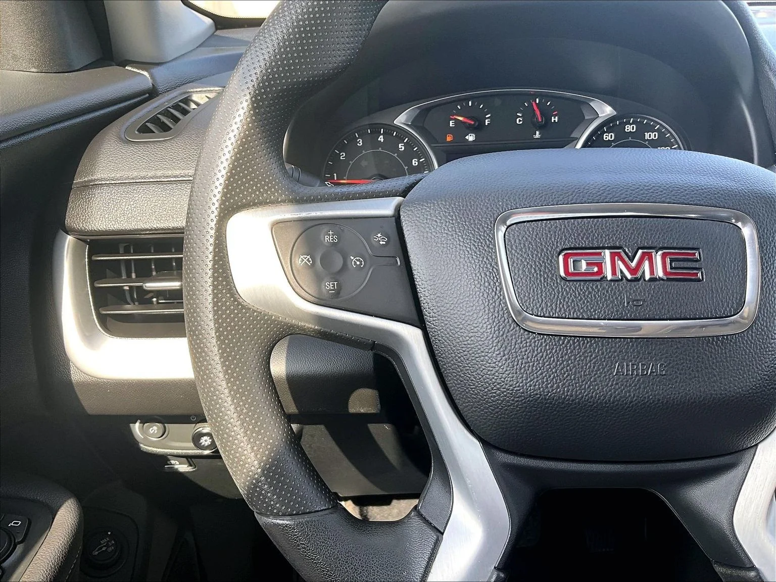 Used 2022 Black GMC SLE image 18