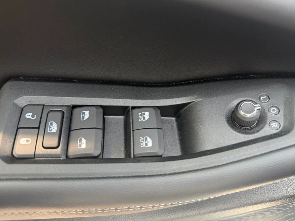 Used 2025 White Jeep Limited image 26