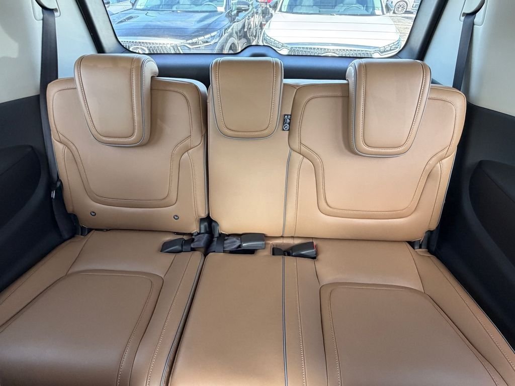 New 2027 RADIANT WHITE INFINITI Luxe 2WD image 15