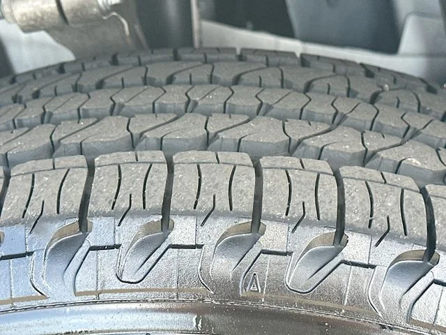 Used 2023 White/off-white Jeep Altitude X image 33