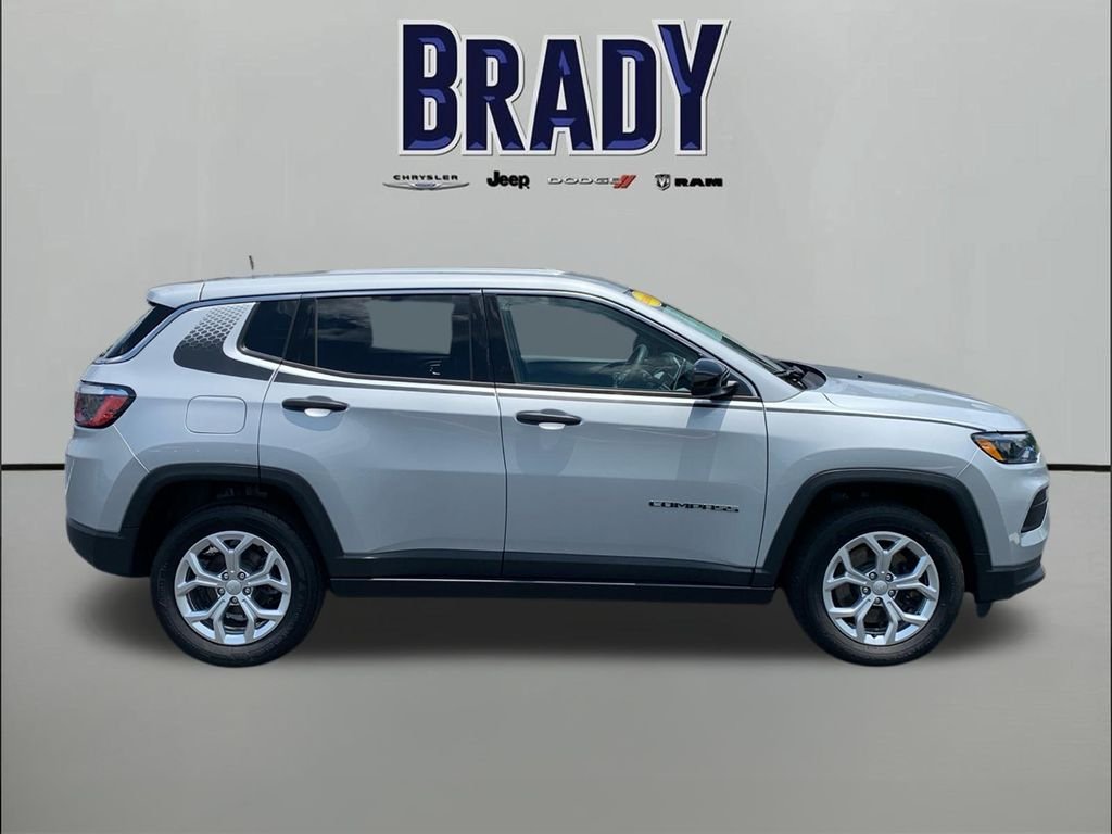 New 2024 Silver Zynith Metallic Clear-Coat Exterior Paint Jeep Sport image 8