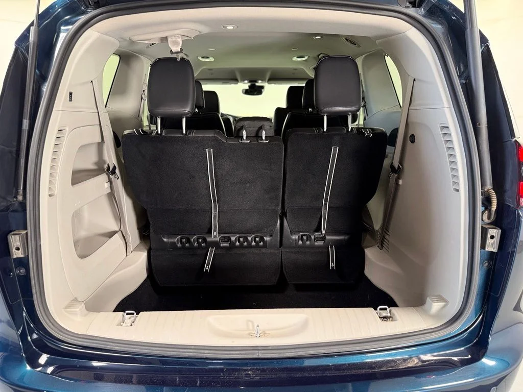 Used 2022 Blue Chrysler Touring L image 22