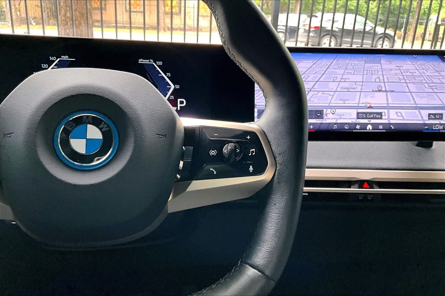 Used 2024 Alpine White BMW xDrive50 image 24