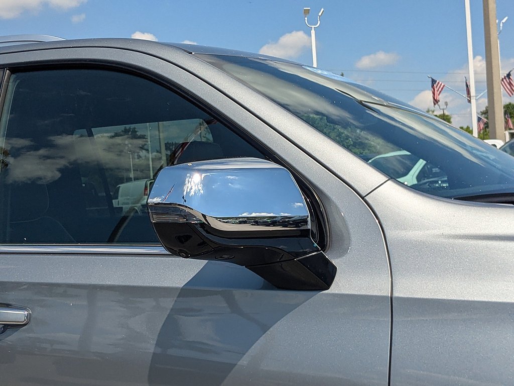2025 Chevrolet Suburban Premier - Photo 11