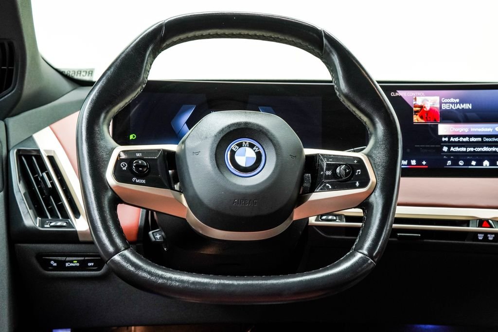 Used 2024 Gray BMW xDrive50 image 22