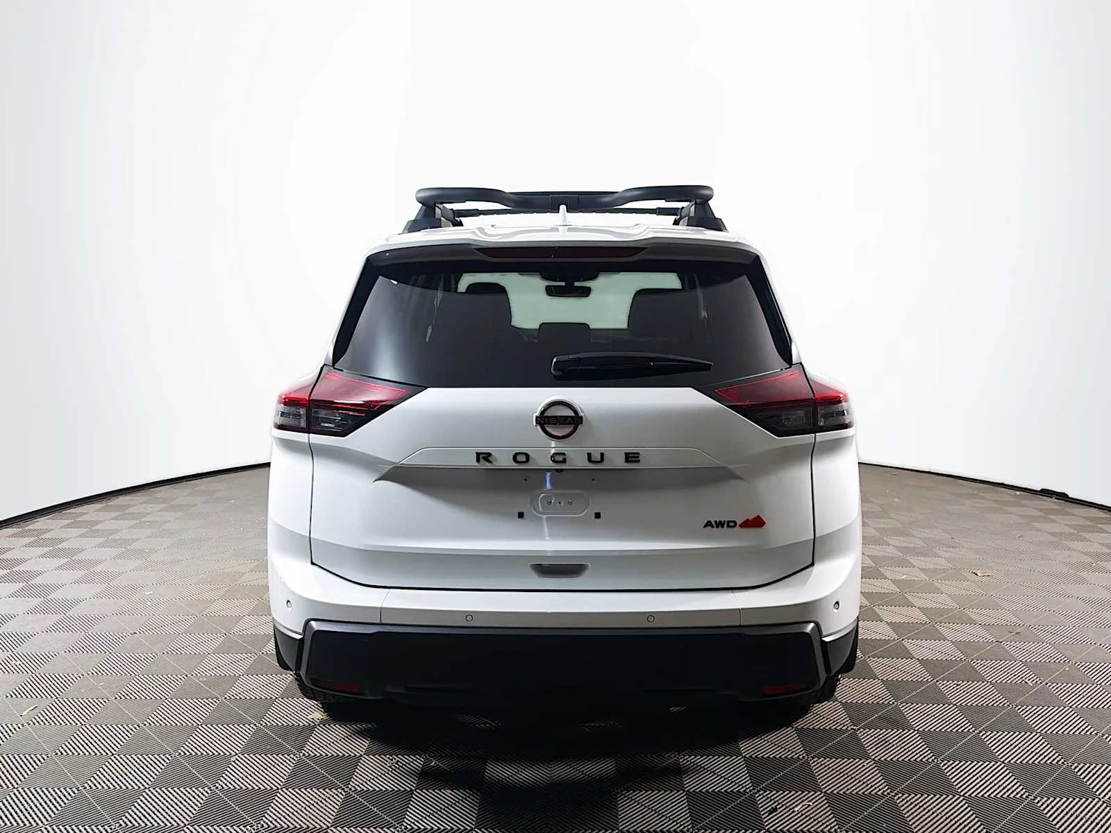 Certified Used 2025 Everest White Pearl Nissan Rock Creek image 5