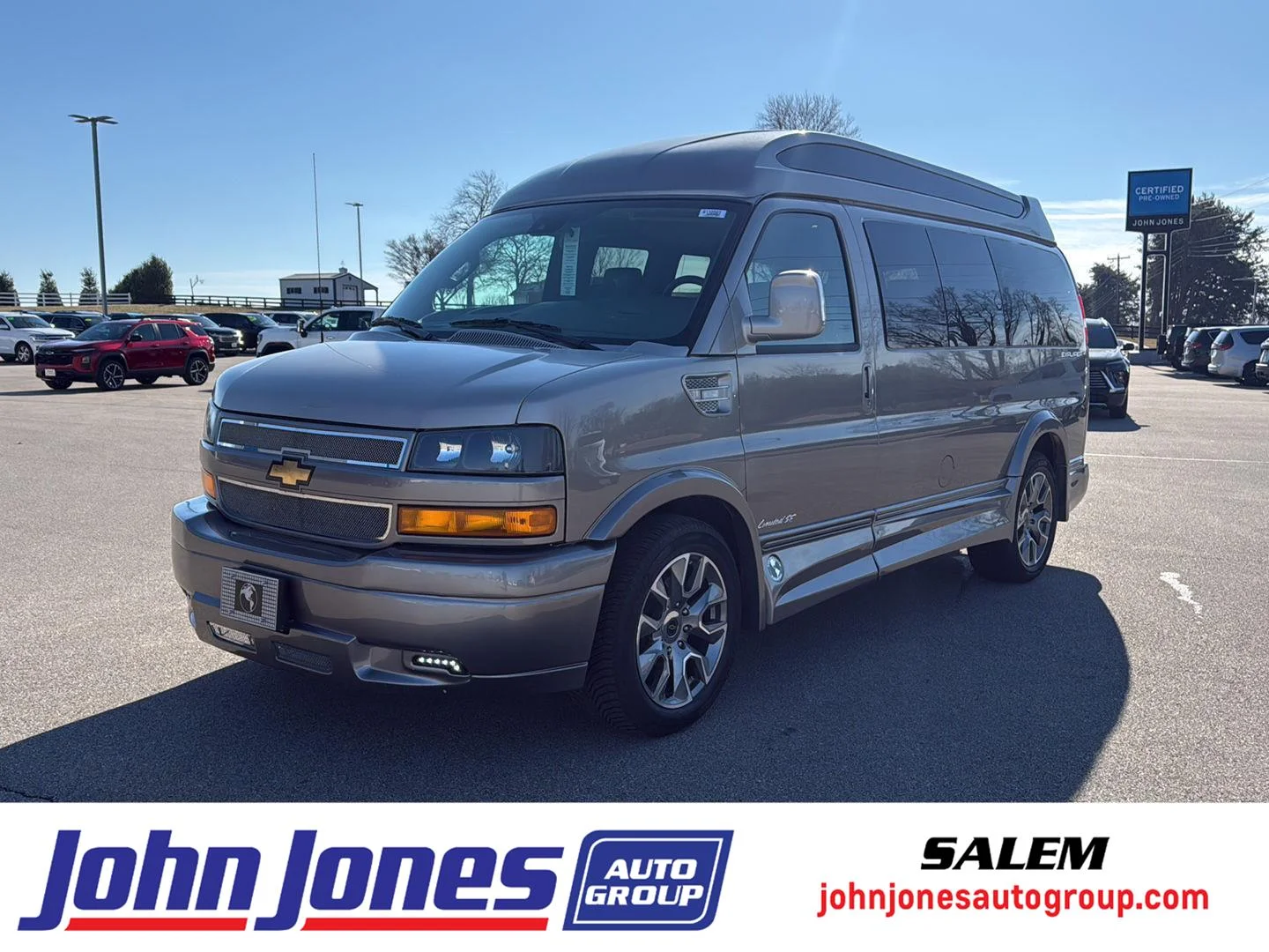 2026 Chevrolet Express 2500 Work Van HD's photo