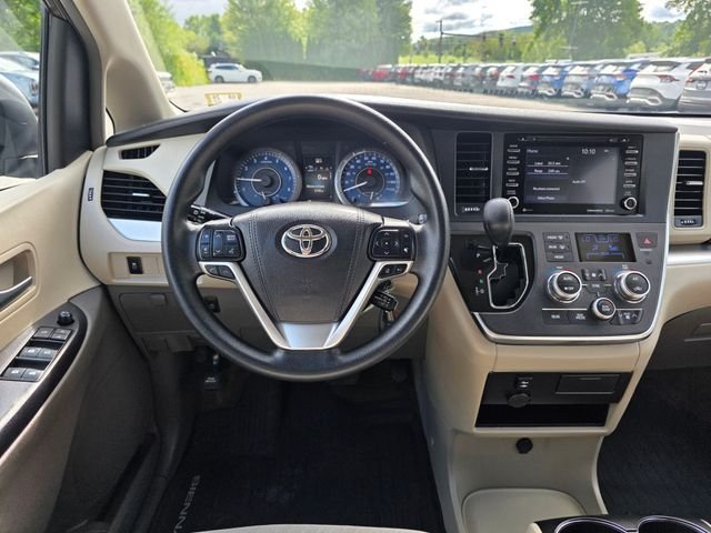 Used 2018 Walnut Toyota LE image 20