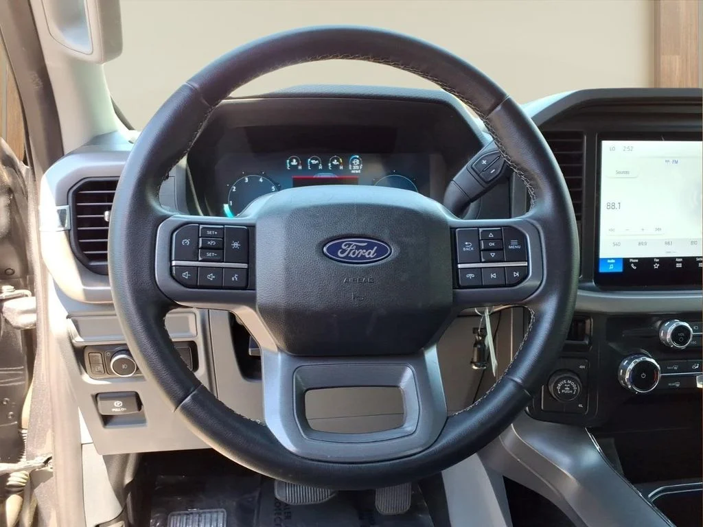 Used 2025 Gray Ford XLT image 3