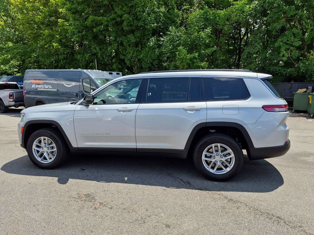 New 2026 Silver Zynith Exterior Paint Jeep Laredo X image 6