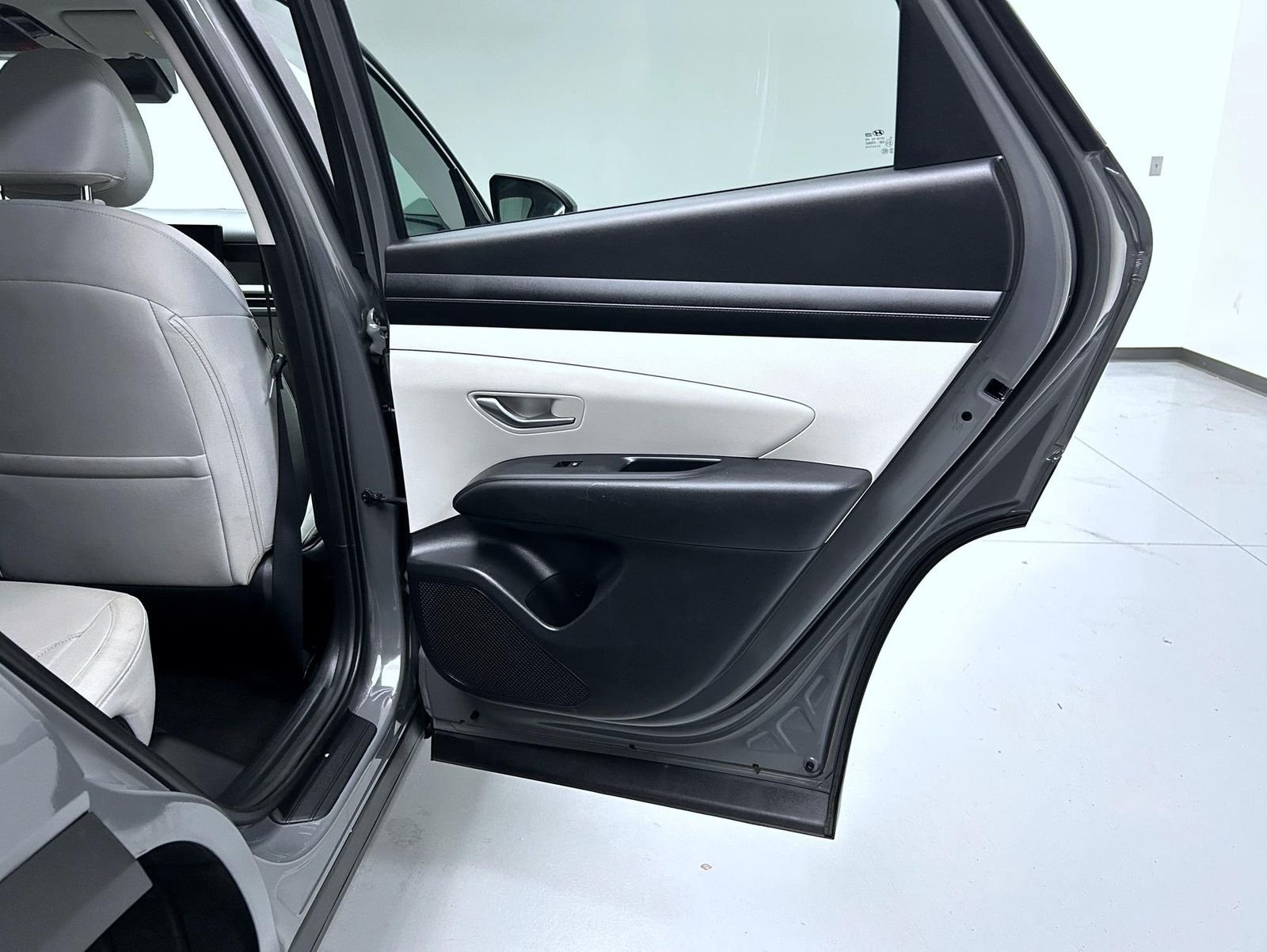 Used 2025 Gray Hyundai SEL image 17