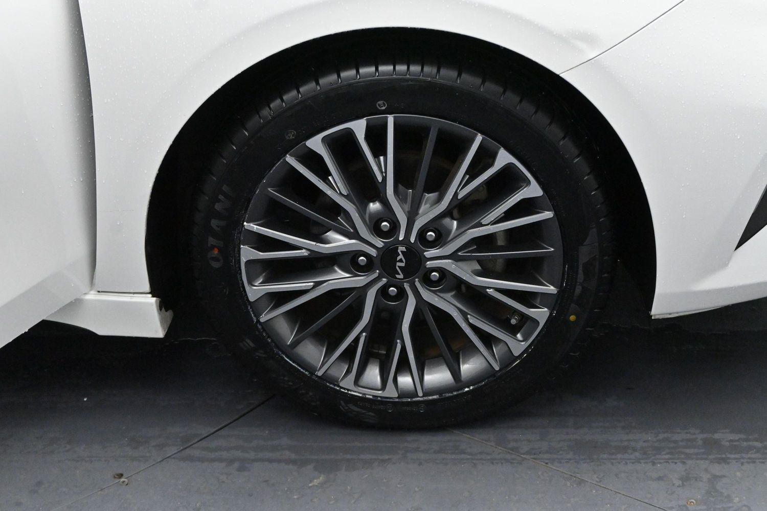 Used 2022 Snow White Pearl Kia GT-Line image 32