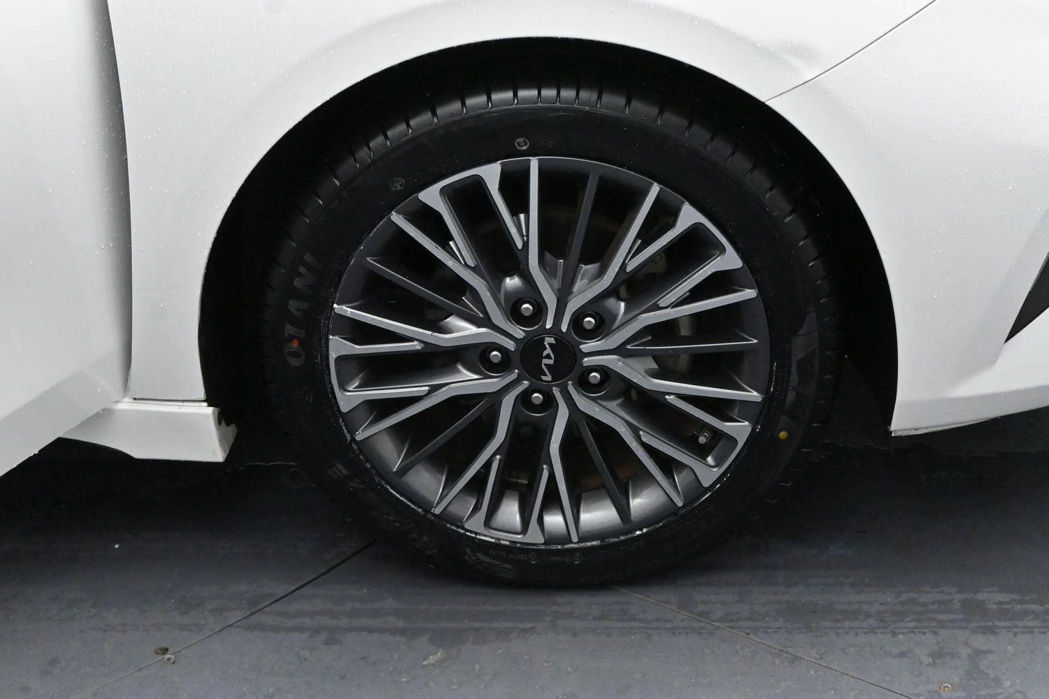 Used 2022 Snow White Pearl Kia GT-Line image 32