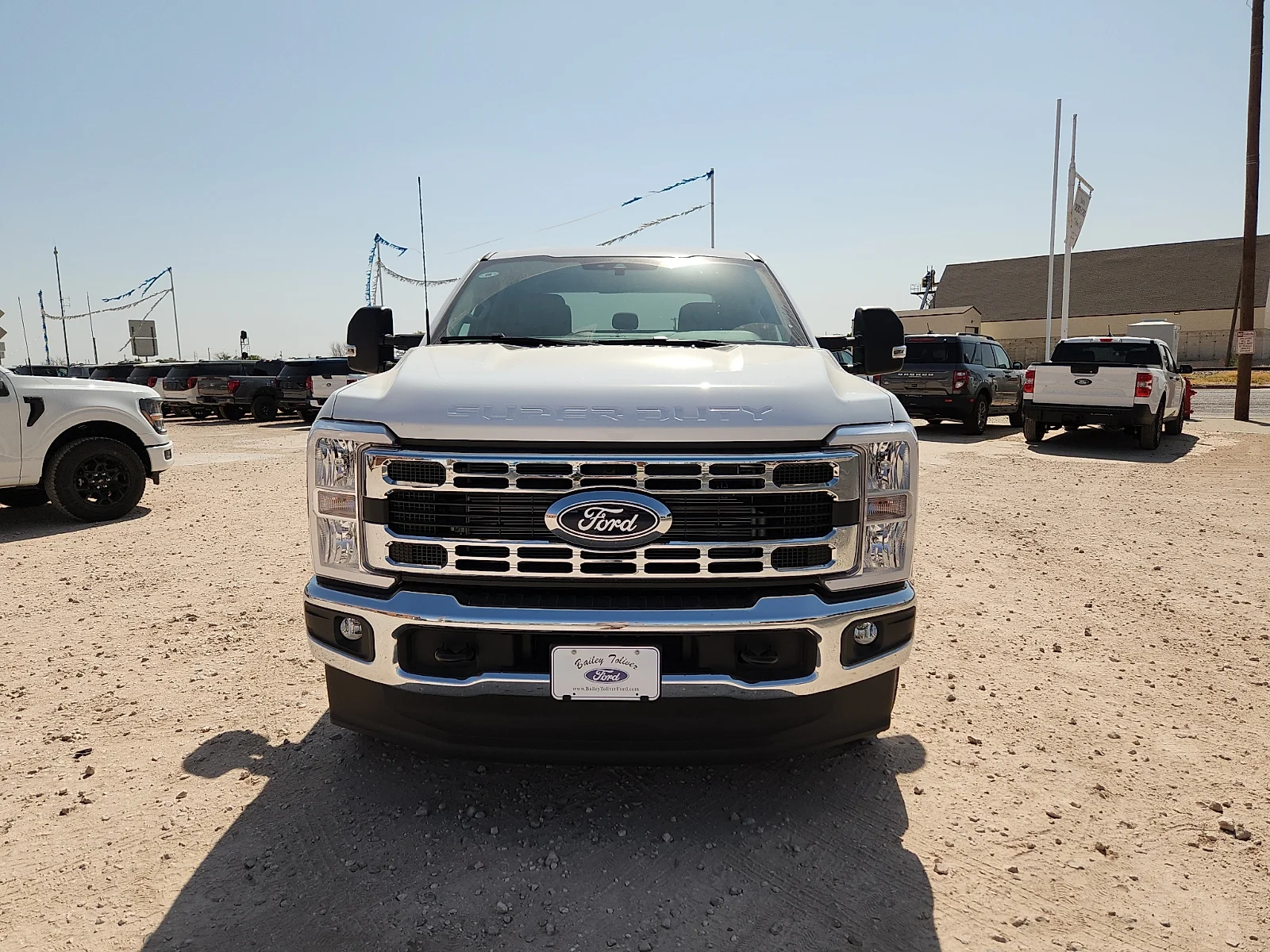 New 2027 Oxford White Ford XLT image 2