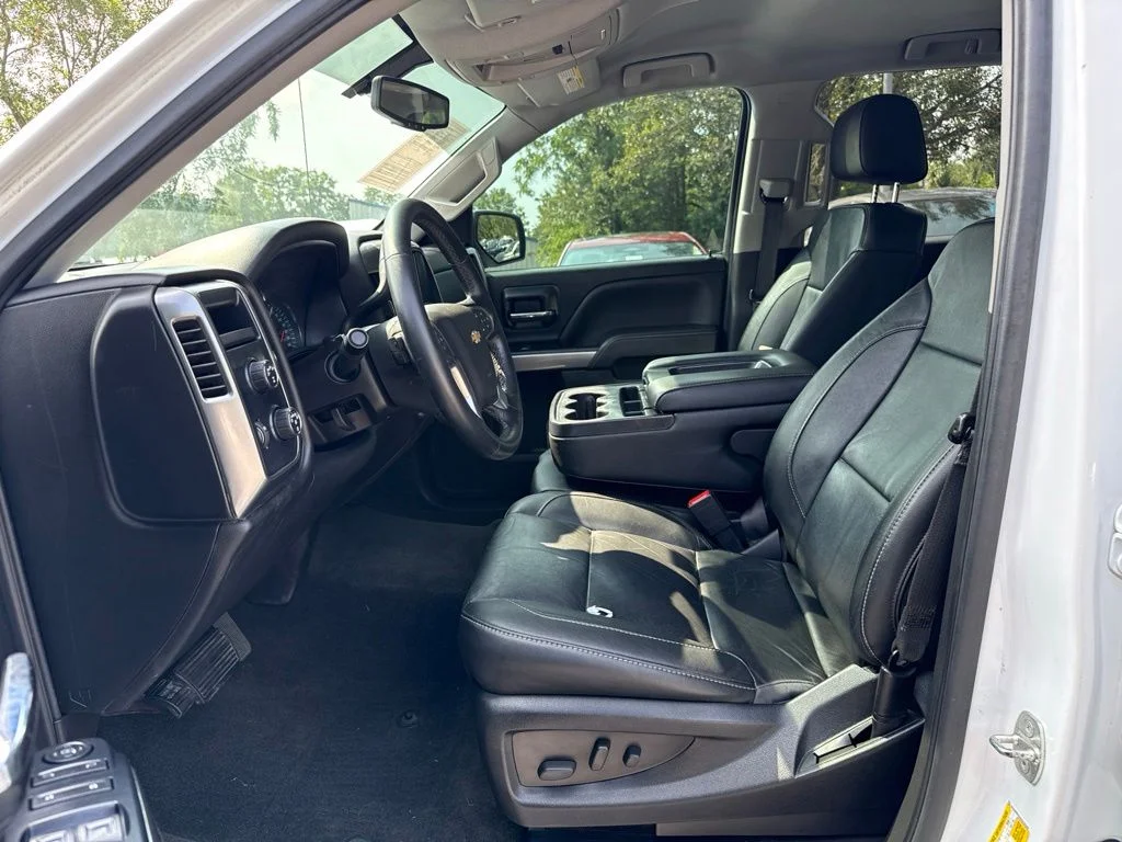 Used 2017 White Chevrolet LT image 5