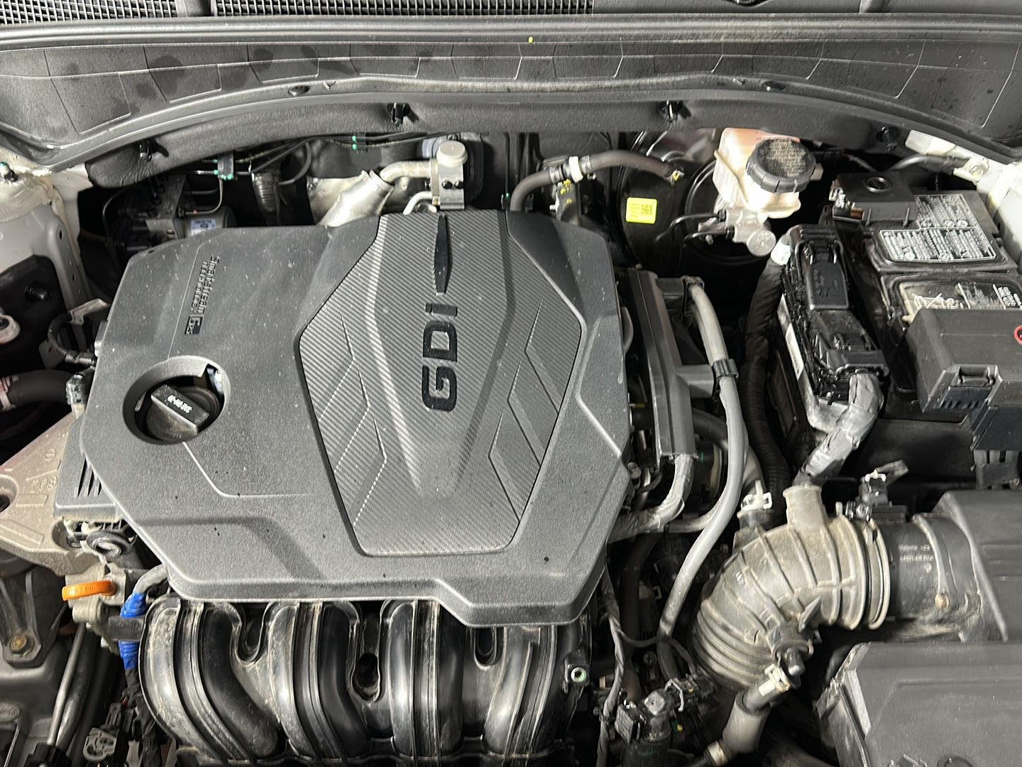 Used 2021 Shimmering Silver Hyundai SE image 24
