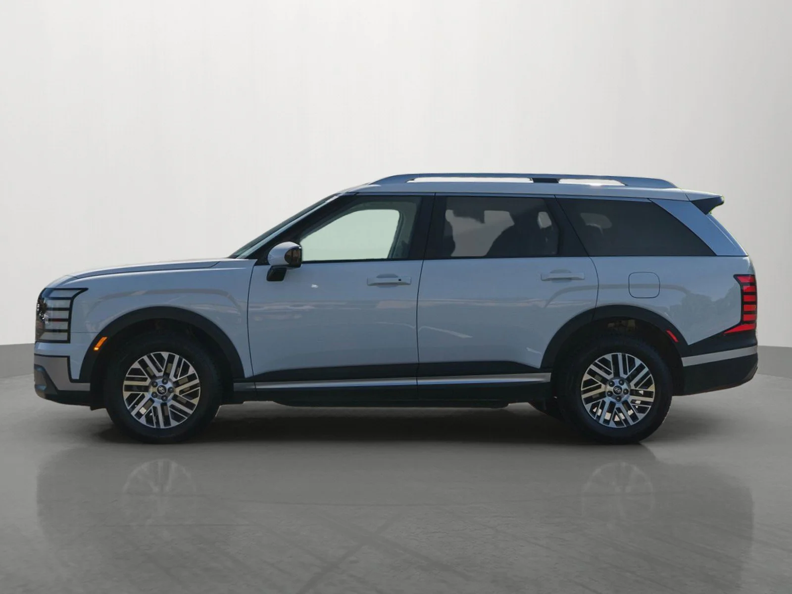 Used 2026 Creamy White Pearl Hyundai SEL image 4