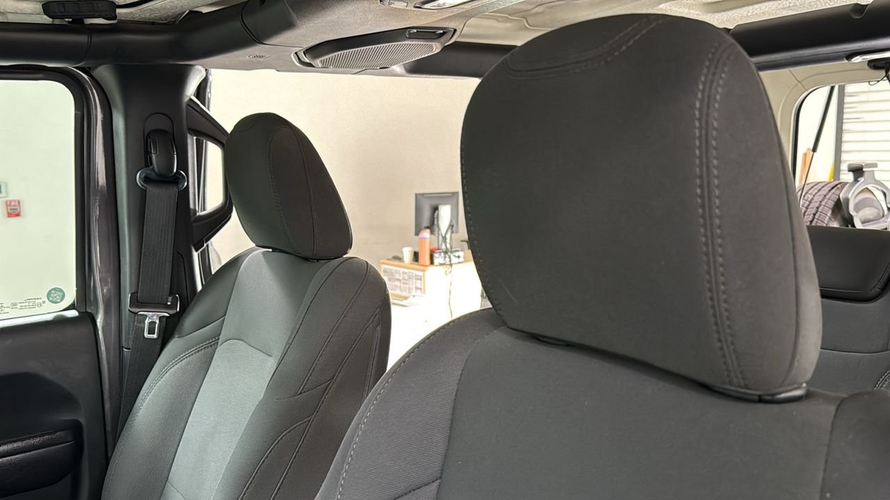 Used 2018 Gray Jeep Unlimited Sport S image 13