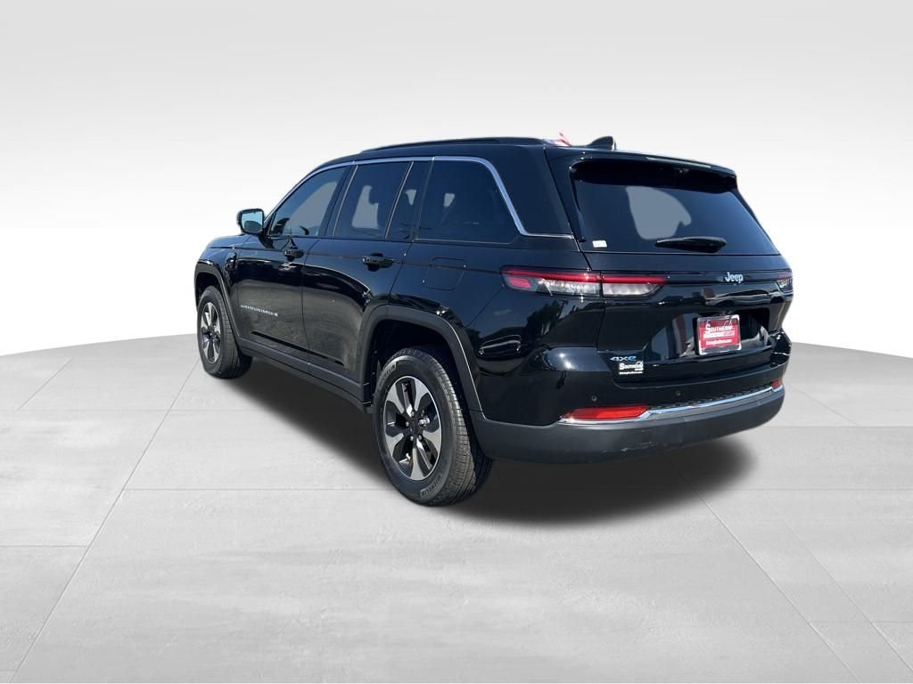 2024 Jeep Cherokee Limited 4xe photo 2