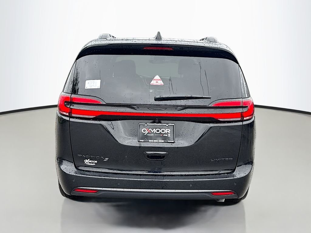New 2027 Diamond Black Crystal Pearl-Coat Exterior Paint Chrysler Limited image 5