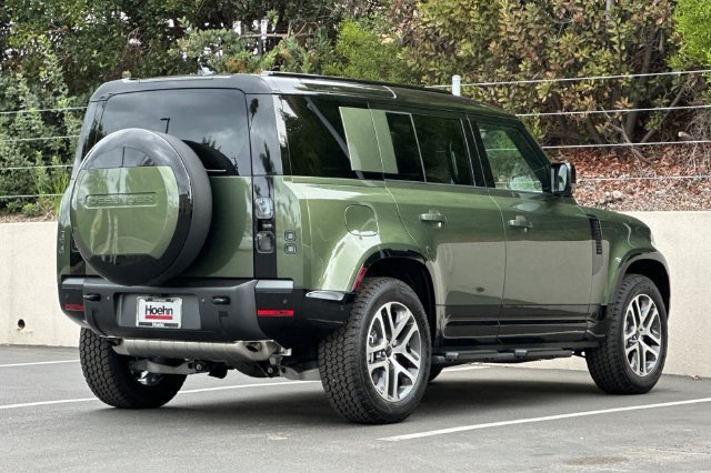 New 2026 Woolstone Green Land Rover X-Dynamic SE image 5