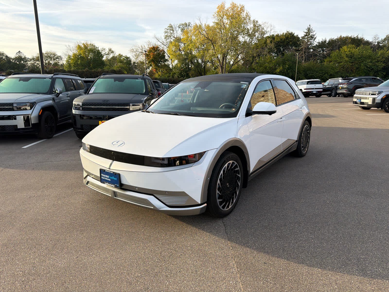 Used 2023 Atlas White Hyundai Limited image 4