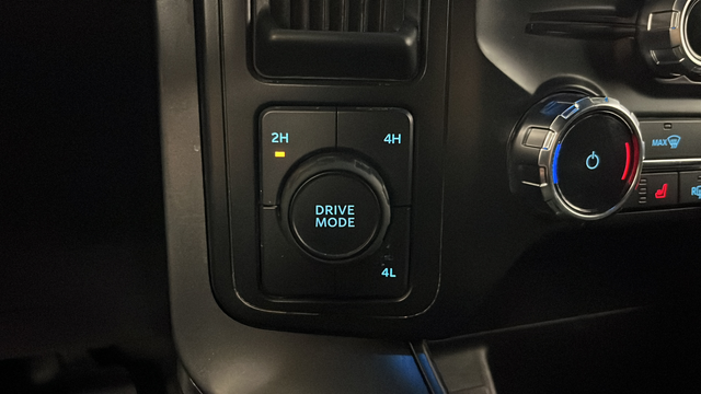 Used 2024 Agate Black Metallic Ford XLT image 32