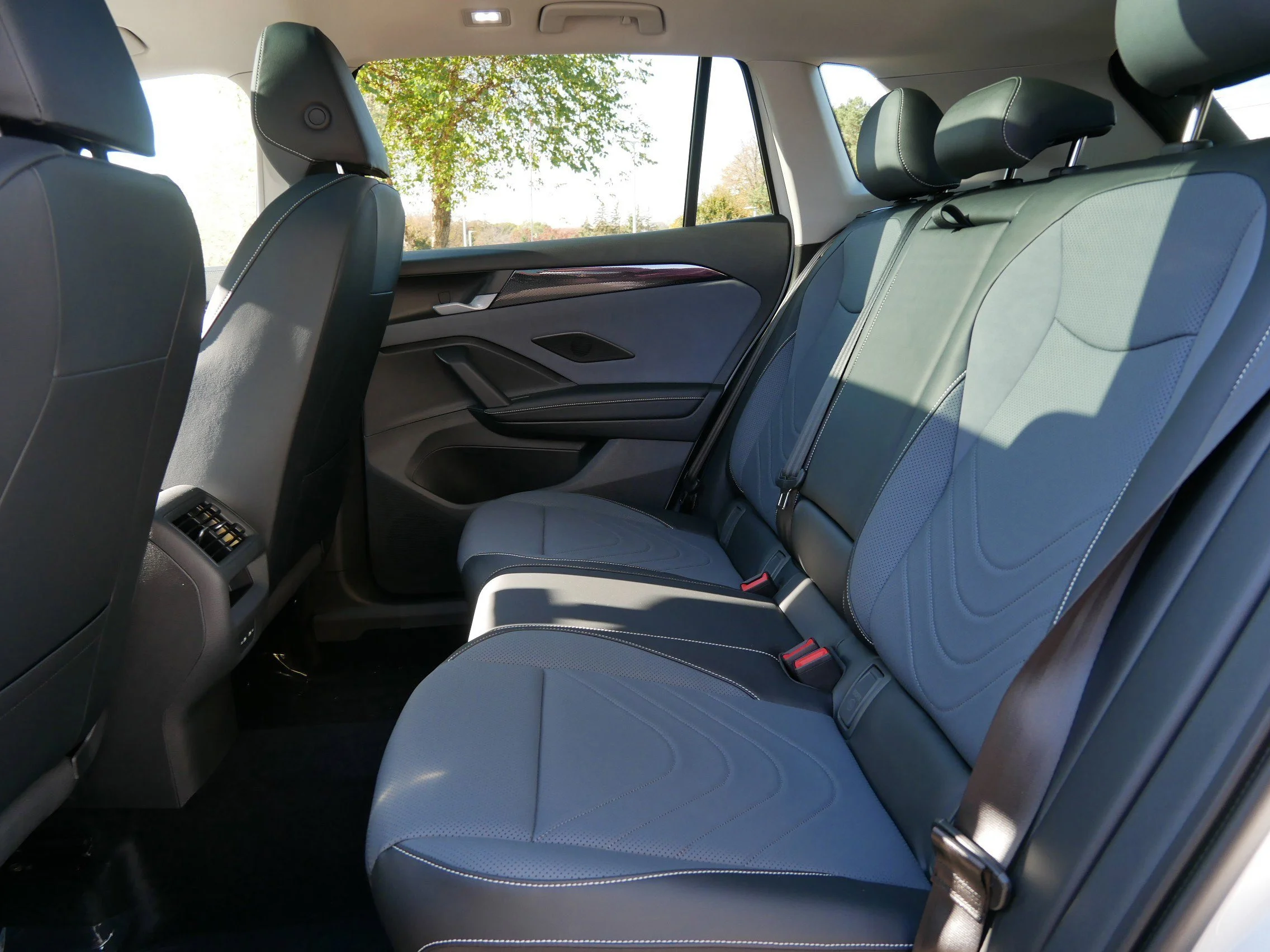 New 2026 Platinum Gray Metallic Volkswagen SE image 7