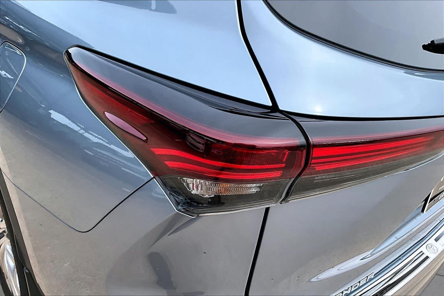 Used 2024 Moon Dust Toyota Platinum image 28