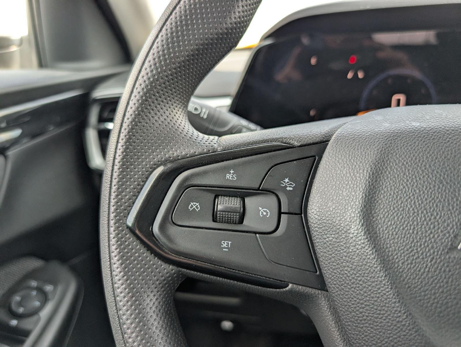 Used 2024 Summit White Chevrolet LT image 11