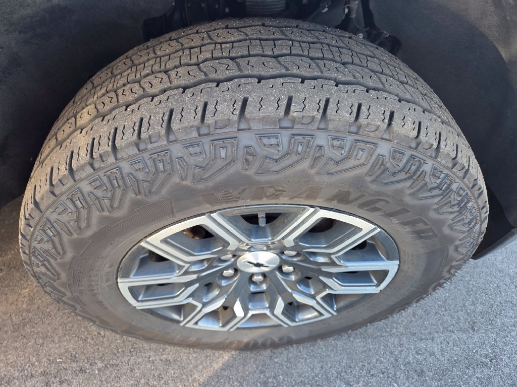 Used 2023 Gray Chevrolet Z71 image 12