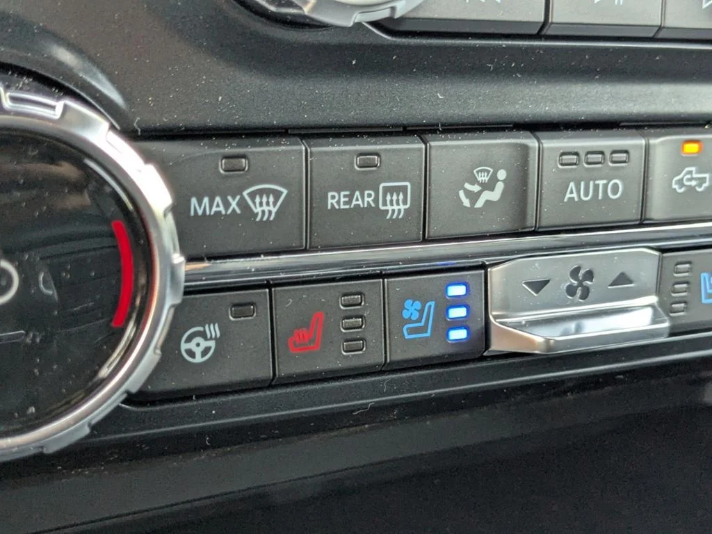 New 2026 Oxford White Ford Lariat image 24